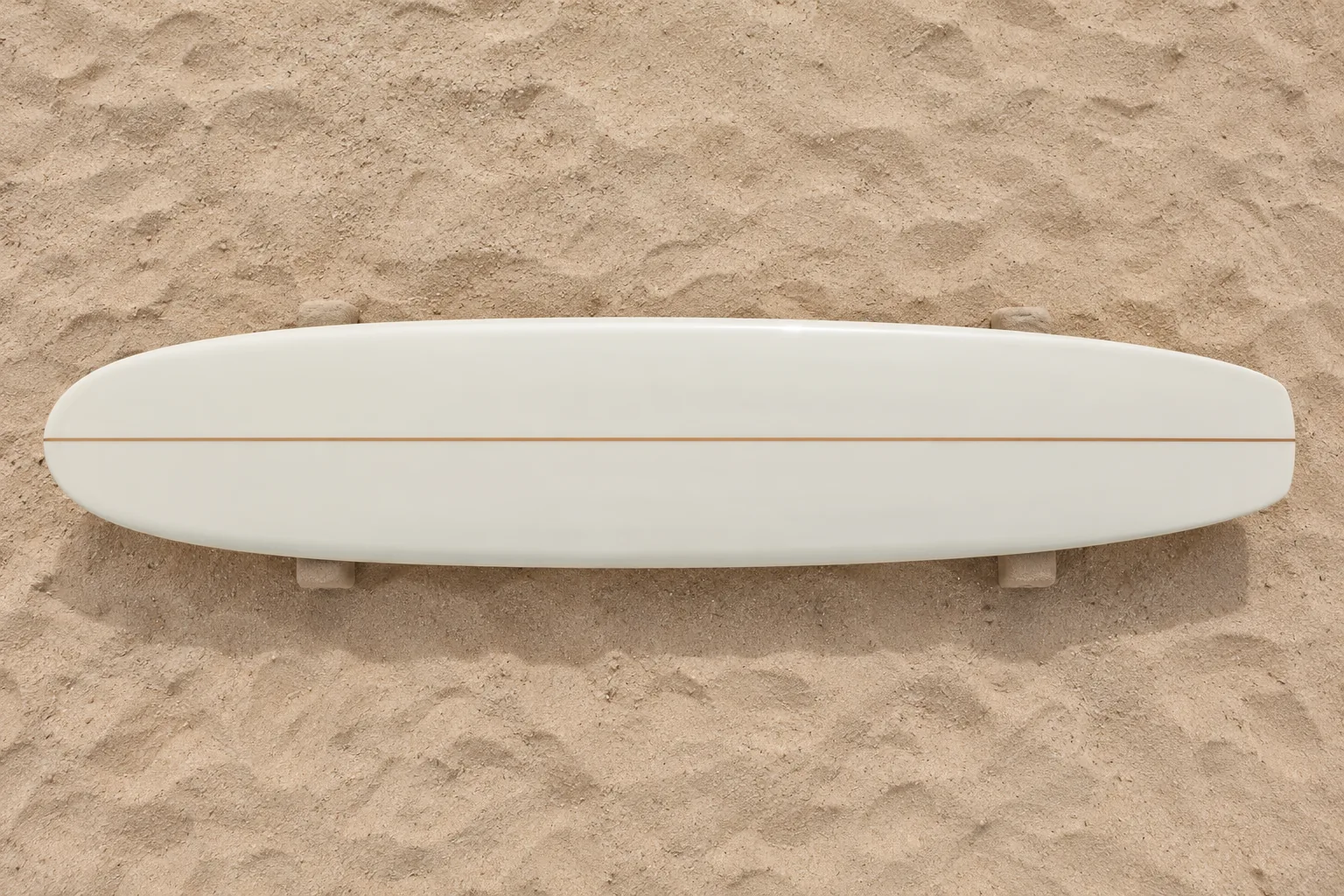 Langes Surfboard mit runder Spitze und klassischer Longboard-Form.
